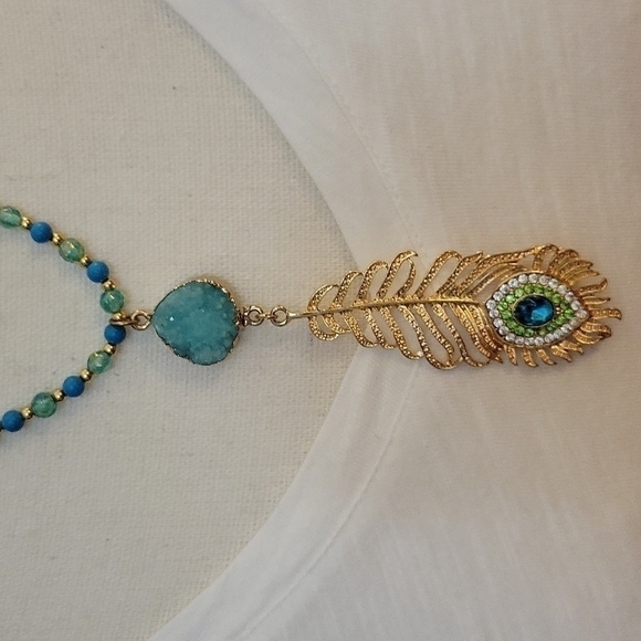 Handmade Howlite Beaded Rhinestone Peacock Feather Pendant Castlecore Necklace - Picture 3 of 8